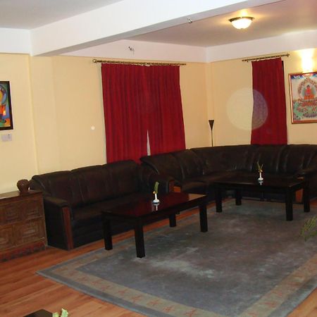 Royal Astoria Hotel Катманду Экстерьер фото