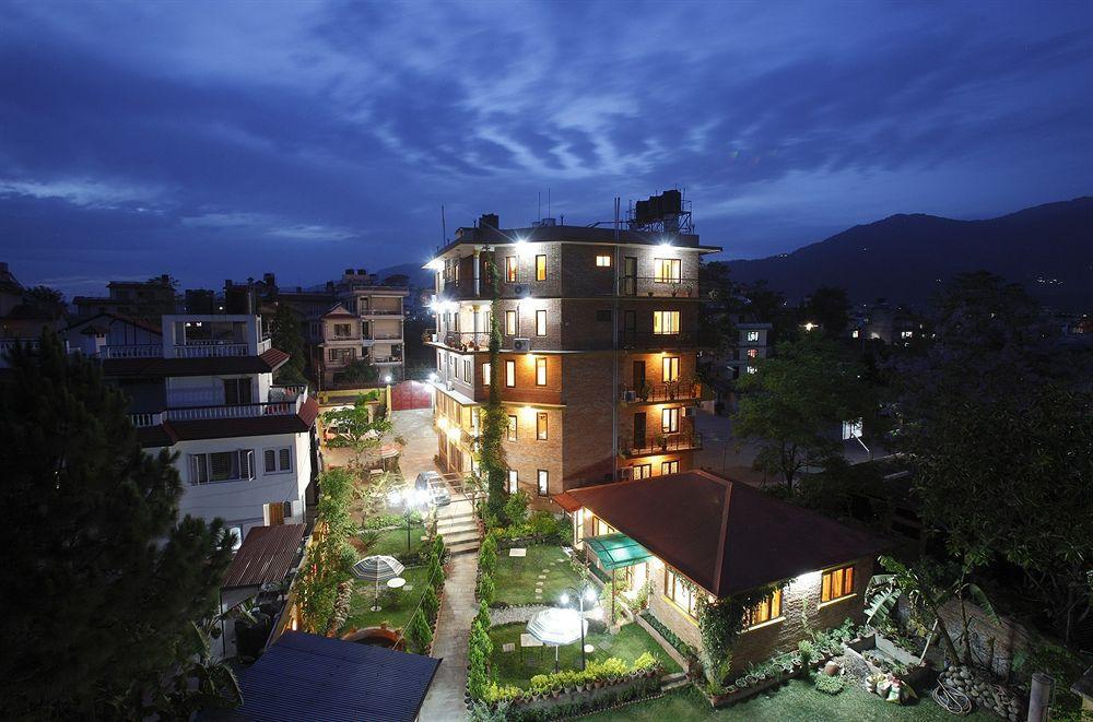 Royal Astoria Hotel Катманду Экстерьер фото