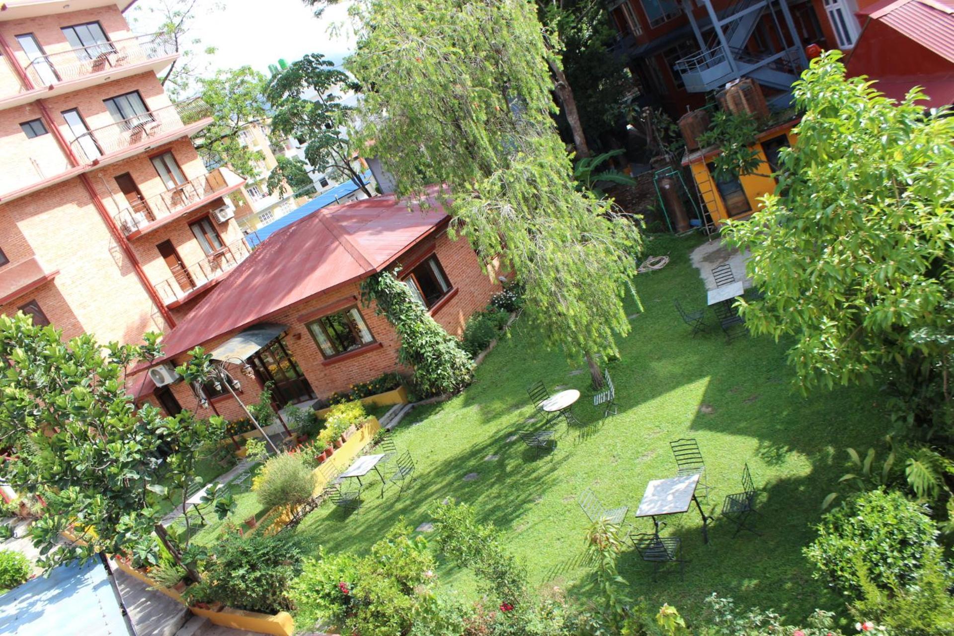 Royal Astoria Hotel Катманду Экстерьер фото