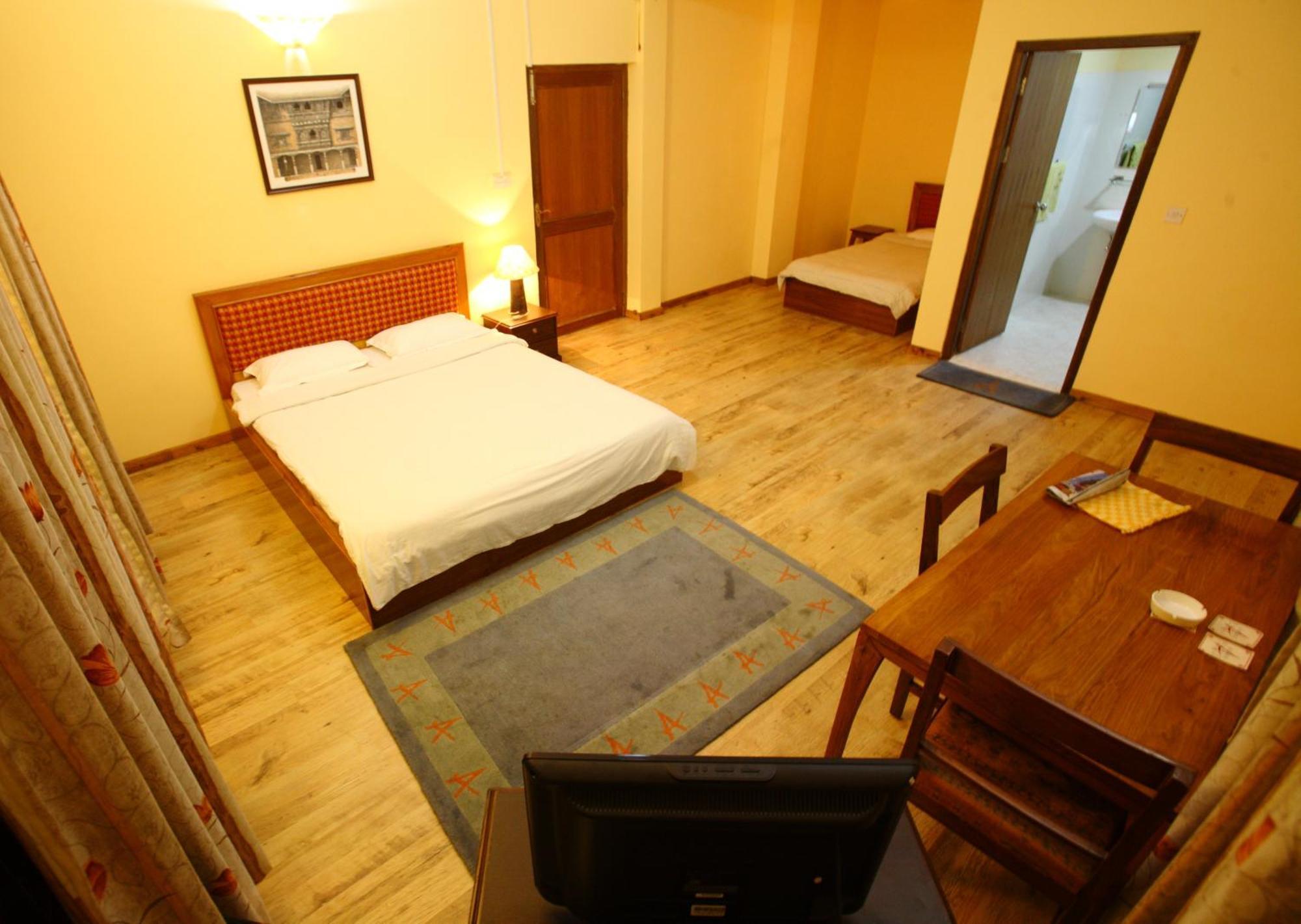 Royal Astoria Hotel Катманду Экстерьер фото