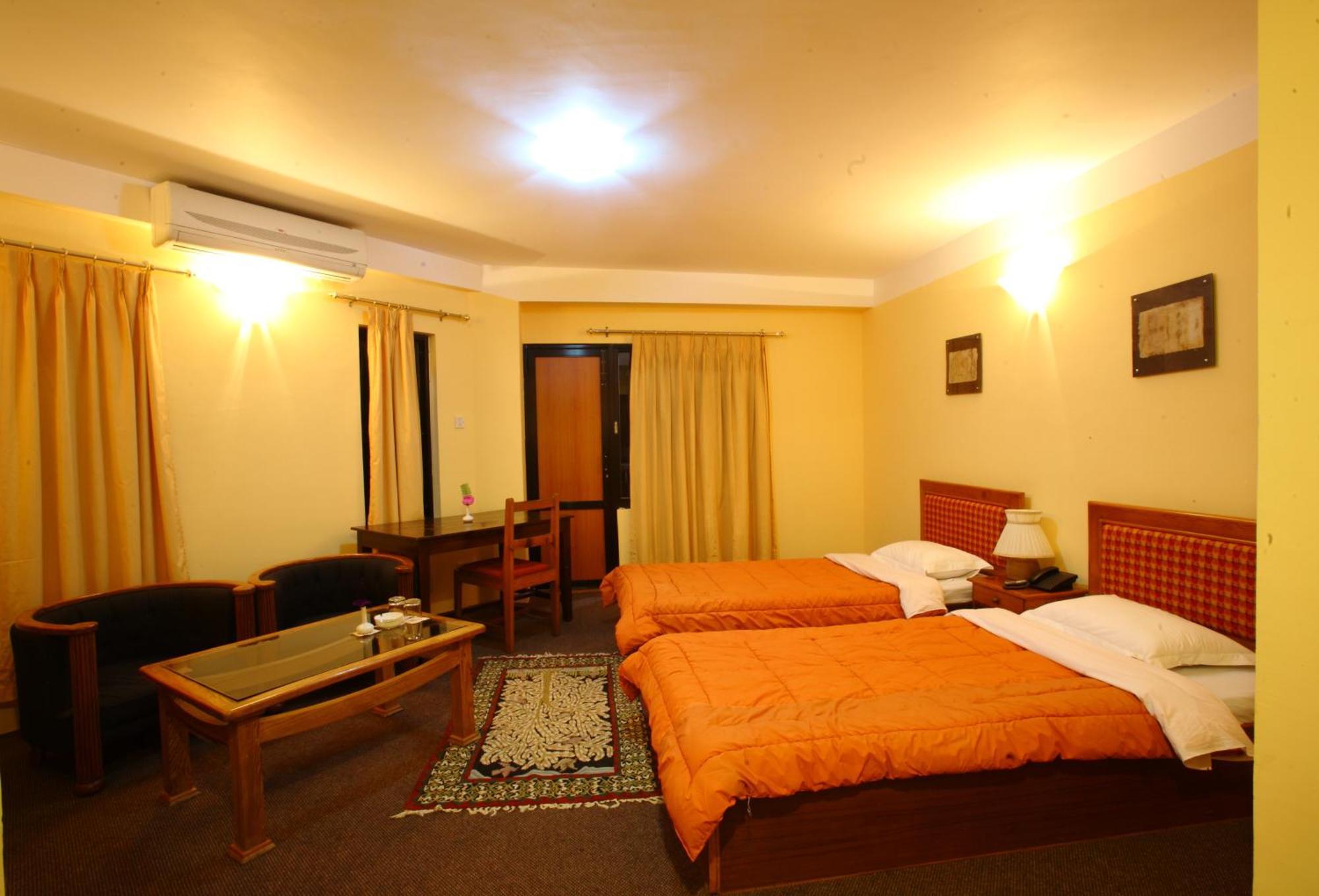 Royal Astoria Hotel Катманду Экстерьер фото