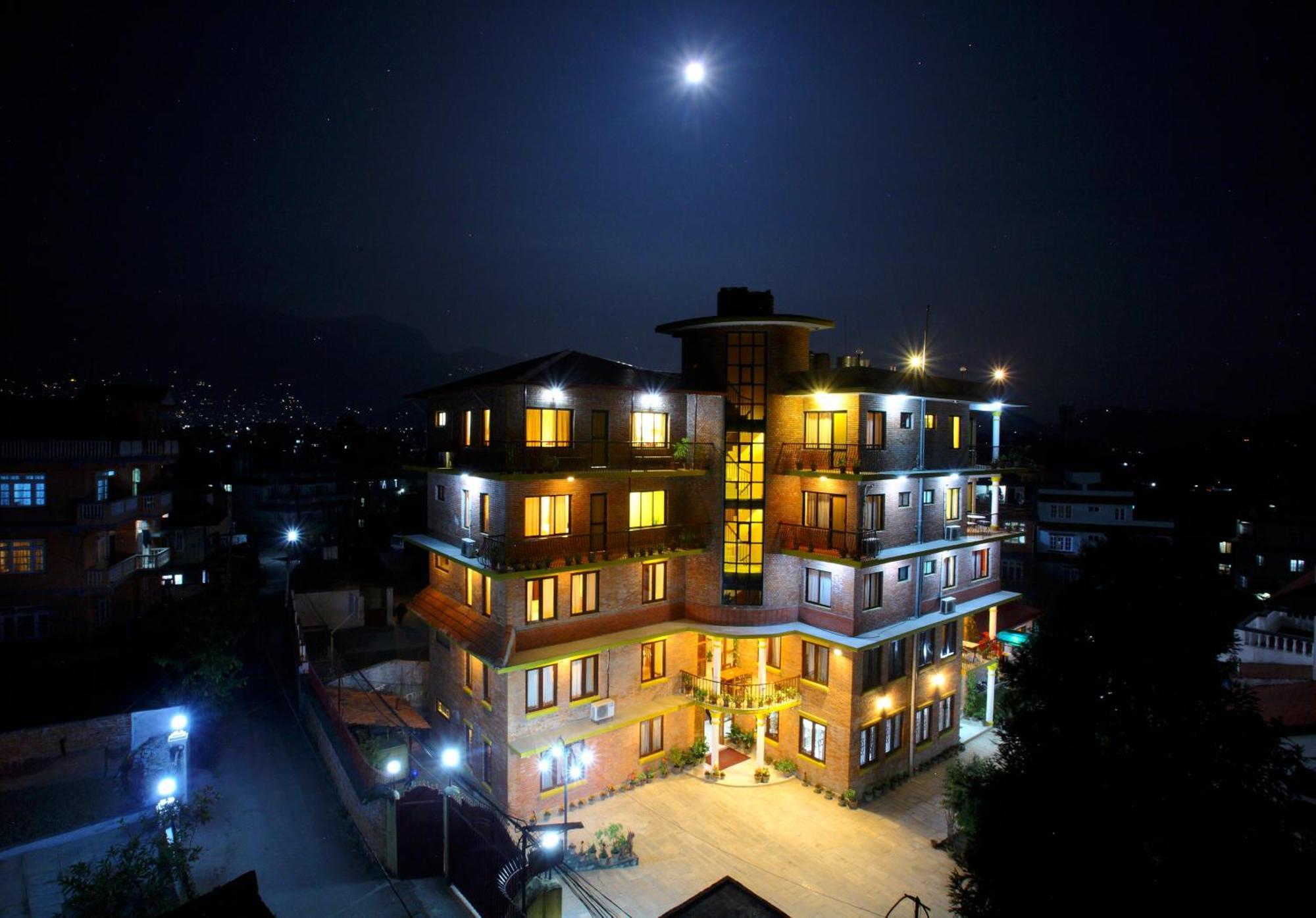 Royal Astoria Hotel Катманду Экстерьер фото