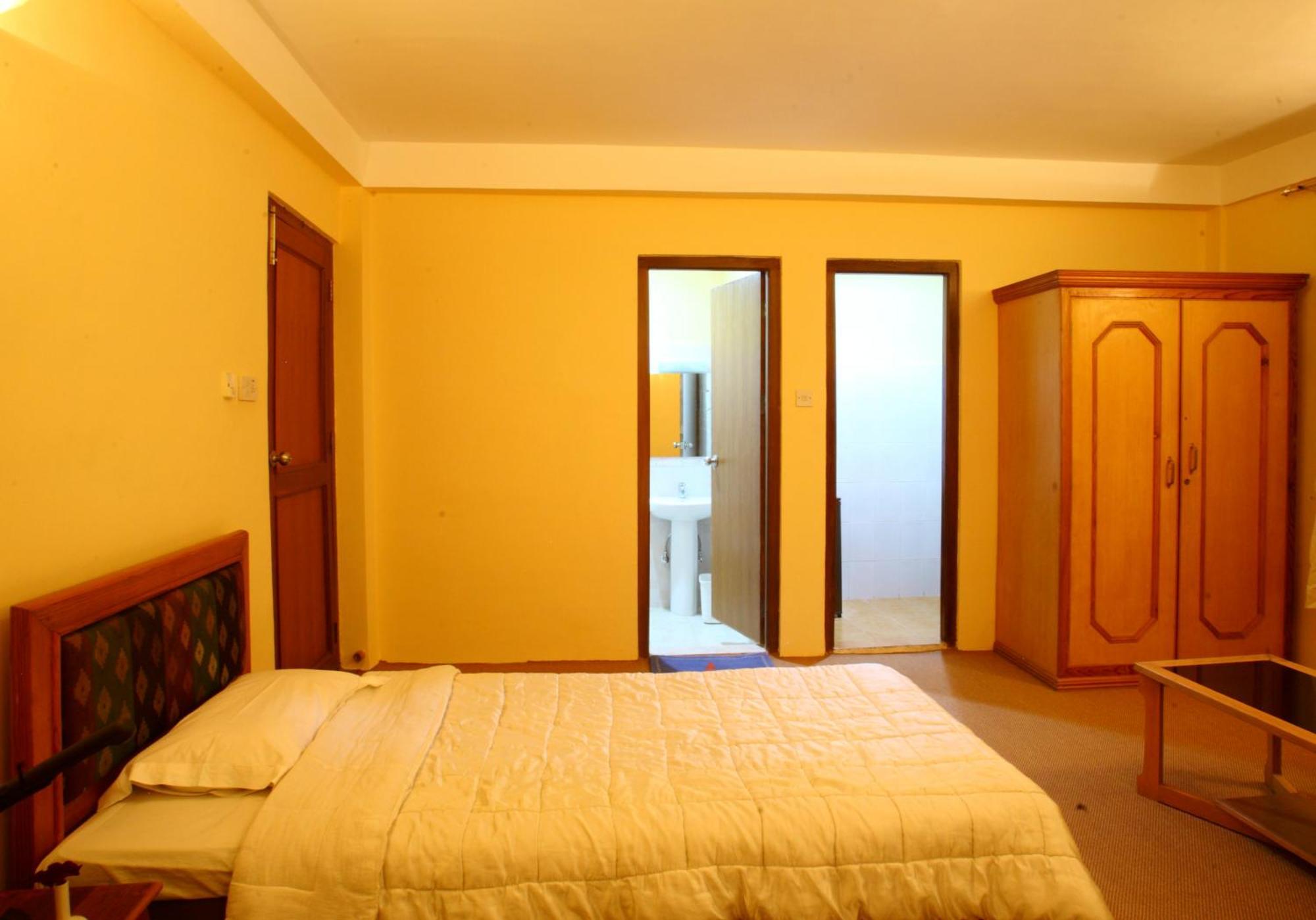Royal Astoria Hotel Катманду Экстерьер фото