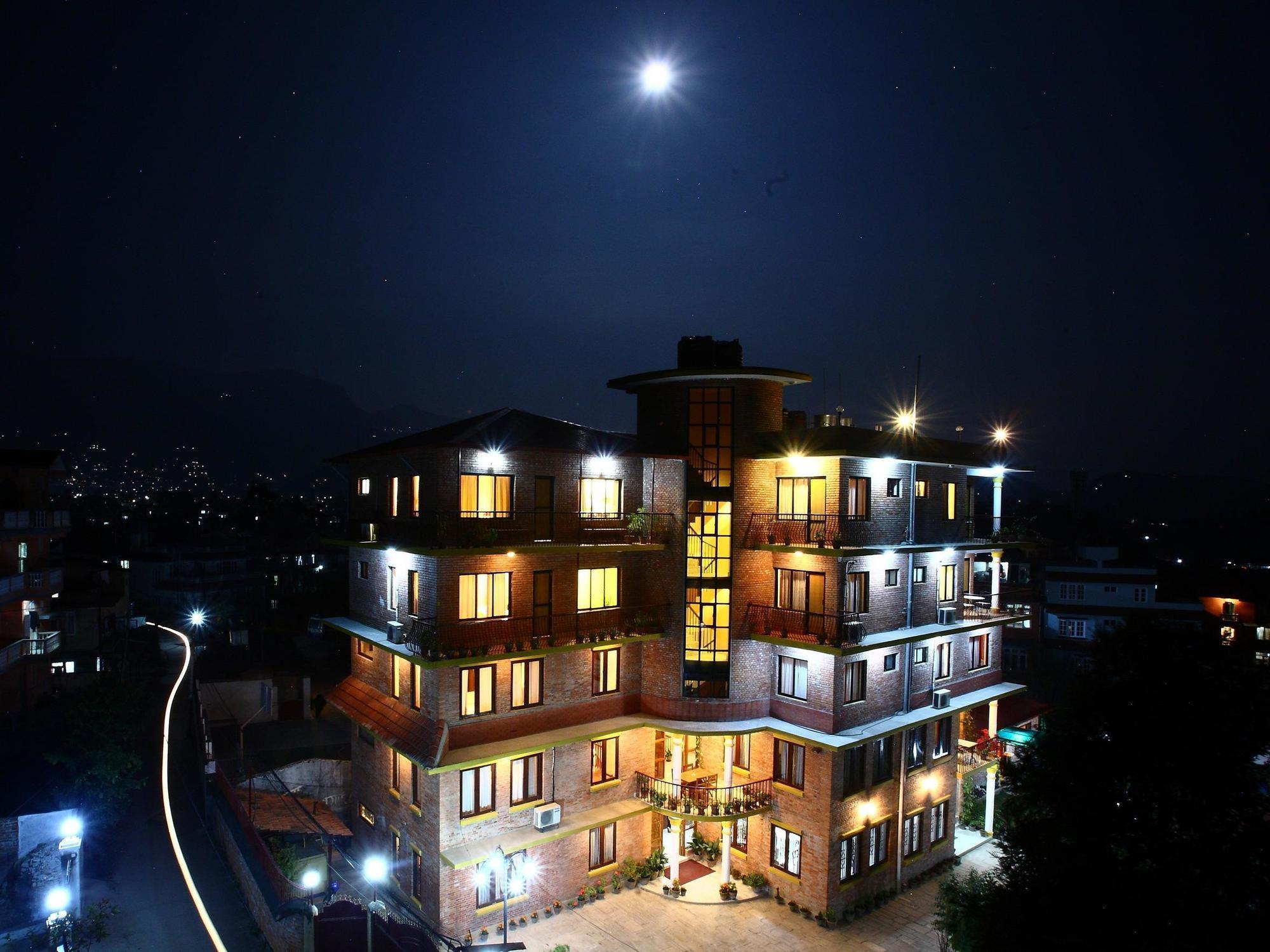 Royal Astoria Hotel Катманду Экстерьер фото