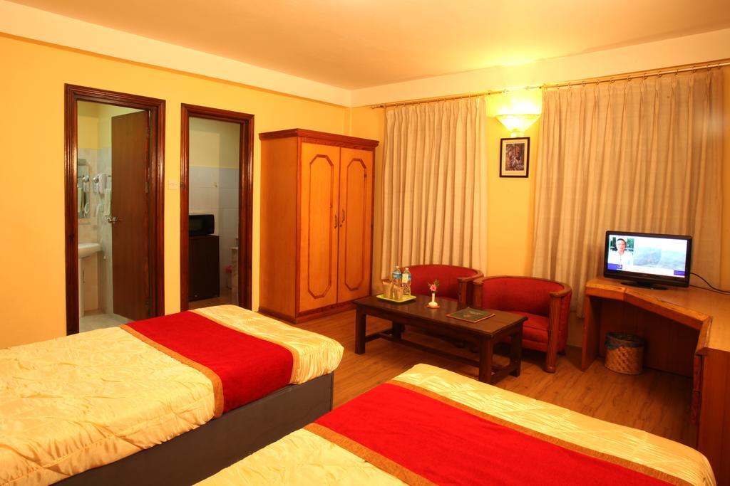 Royal Astoria Hotel Катманду Экстерьер фото