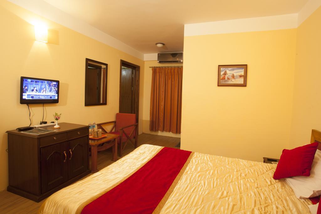Royal Astoria Hotel Катманду Экстерьер фото