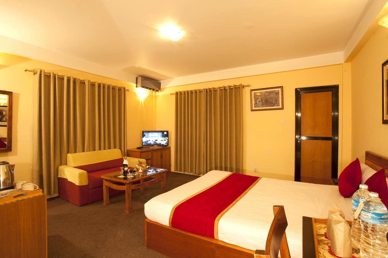 Royal Astoria Hotel Катманду Экстерьер фото