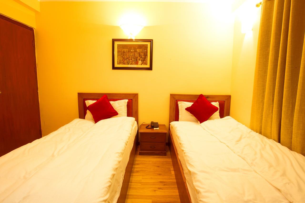 Royal Astoria Hotel Катманду Экстерьер фото