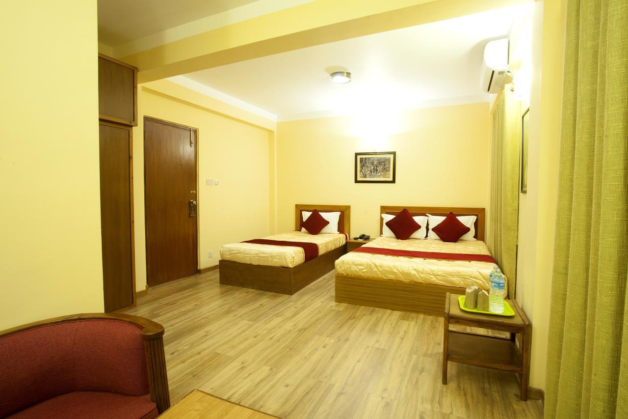 Royal Astoria Hotel Катманду Экстерьер фото