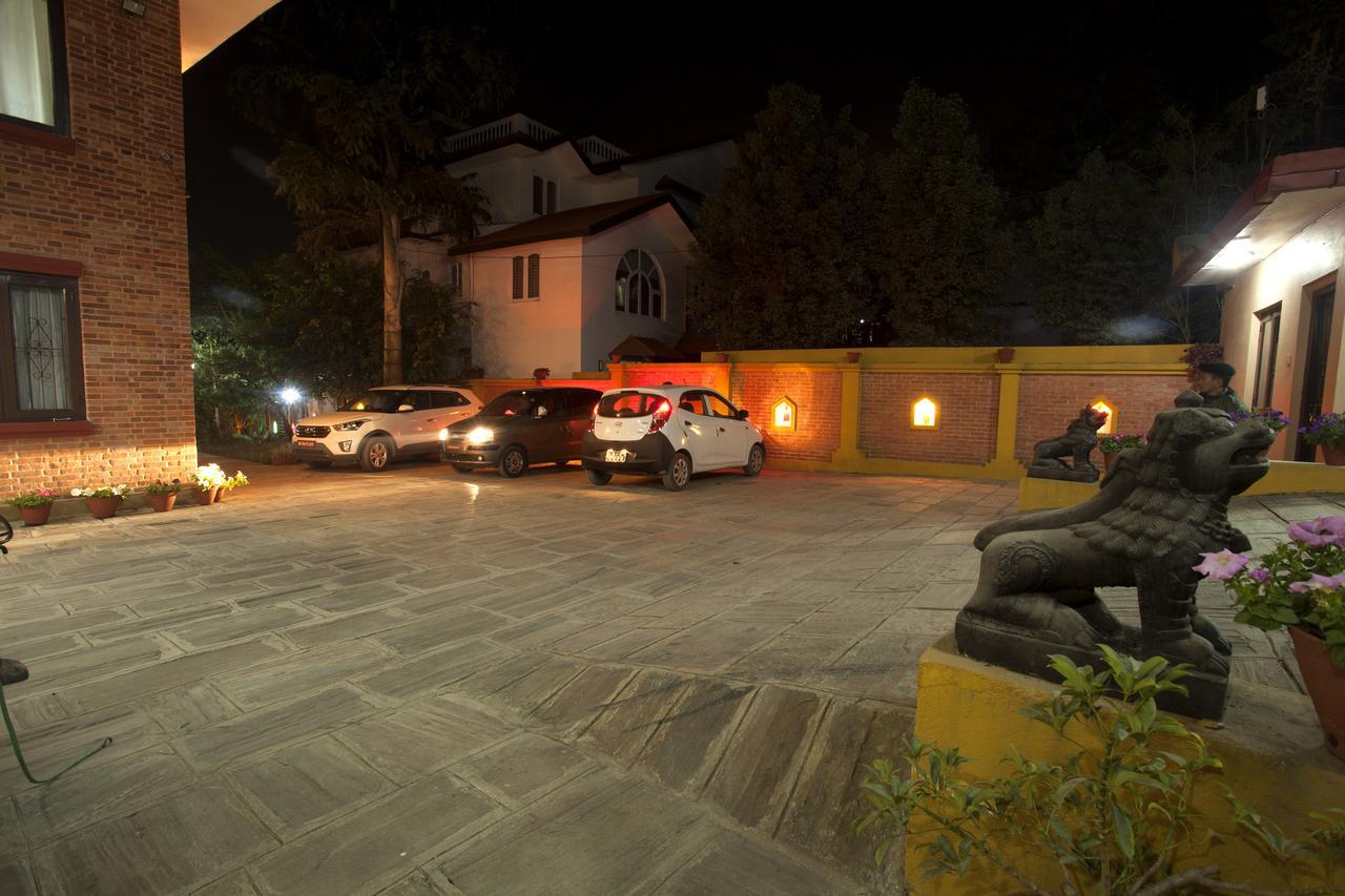 Royal Astoria Hotel Катманду Экстерьер фото