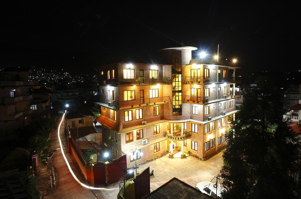 Royal Astoria Hotel Катманду Экстерьер фото