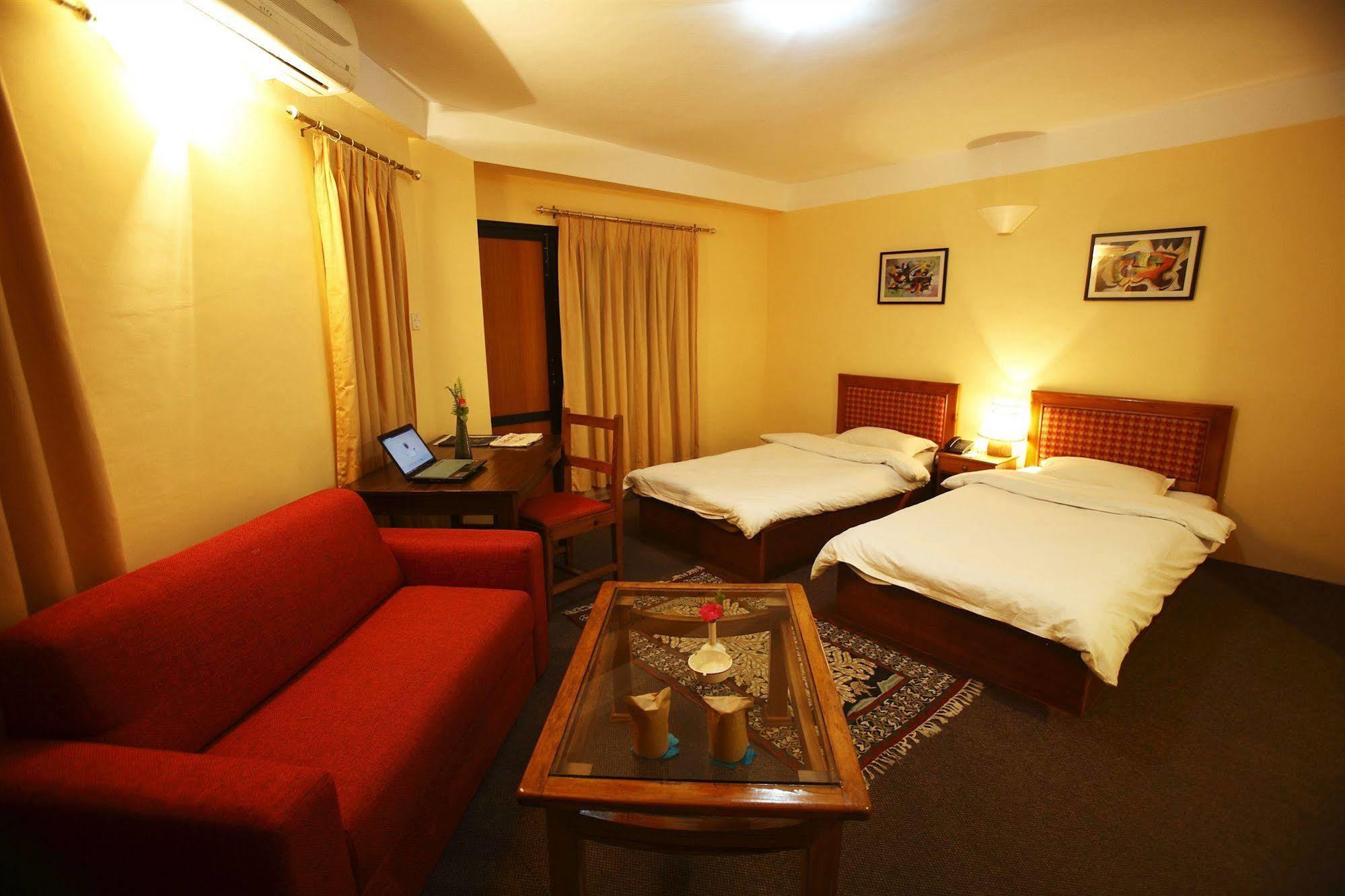 Royal Astoria Hotel Катманду Экстерьер фото